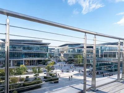 Commercial plaza cable railing