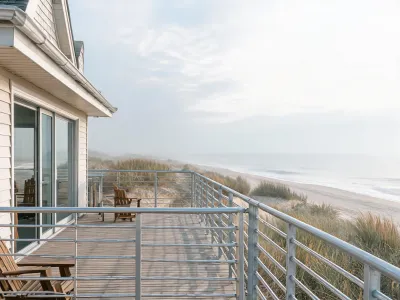 Coastal home aluminum railing